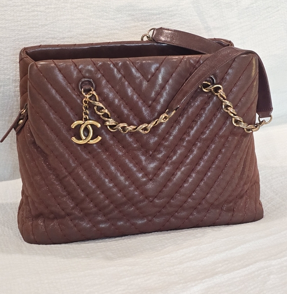 CHANEL Handbags - Chanel Surpique CC Charm Tote Iridescent Calfskin Bag Suede